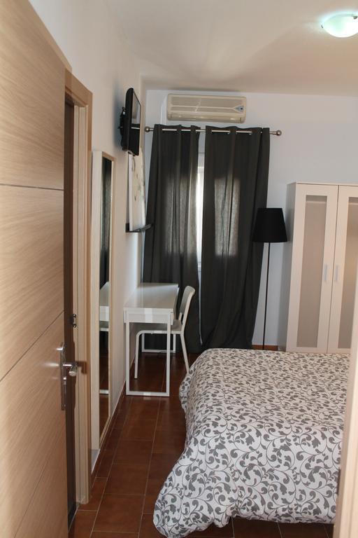 Hostal Montilla Sotogrande Torreguadiaro Exterior foto